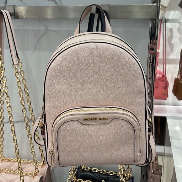 MICHAEL KORS JAYCEE MEDIUM BACKPACK
LIGHT POWDER BLUSH SIGNATURE COLOR - Picture 5 of 16